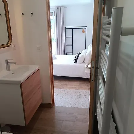 ベッド・アンド・ブレックファスト Le Jardin De Moulis, Et Table D'hotes, Saint Girons, Ariege, Pyrenees,