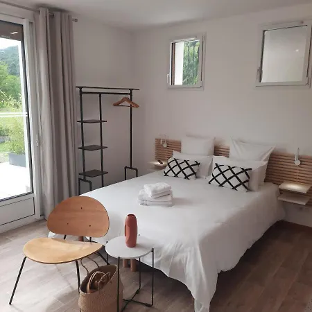 Le Jardin De Moulis, Et Table D'hotes, Saint Girons, Ariege, Pyrenees, ベッド・アンド・ブレックファスト