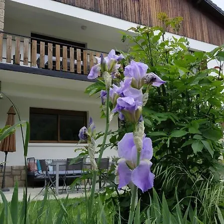 Le Jardin De Moulis, Saint Girons, Ariege, Pyrenees, Bed & Breakfast Moulis