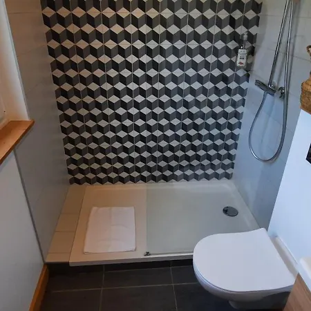 Le Jardin De Moulis, Et Table D'hotes, Saint Girons, Ariege, Pyrenees, Отель типа 