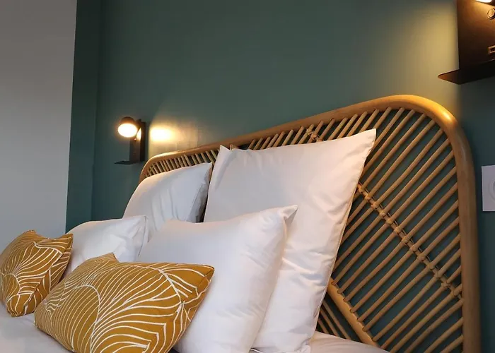 Le Jardin De Moulis, Et Table D'hotes, Saint Girons, Ariege, Pyrenees, Bed & Breakfast Moulis