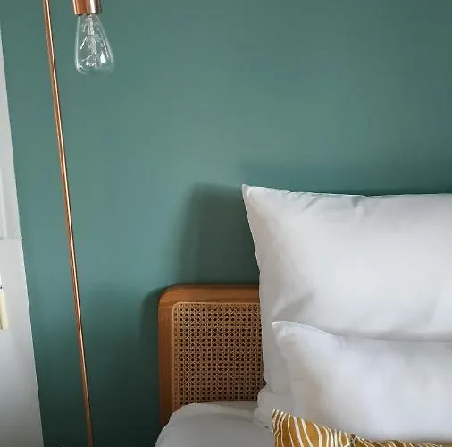 Le Jardin De Moulis, Et Table D'hotes, Saint Girons, Ariege, Pyrenees, Bed & Breakfast Moulis