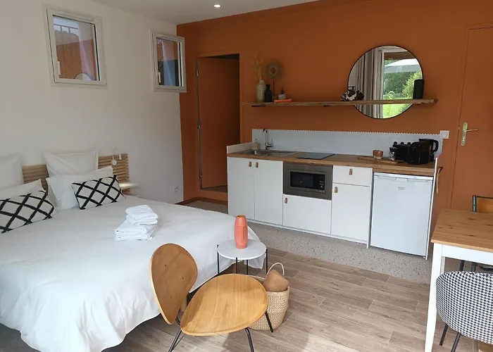 Le Jardin De Moulis, Et Table D'hotes, Saint Girons, Ariege, Pyrenees, Bed & Breakfast Moulis