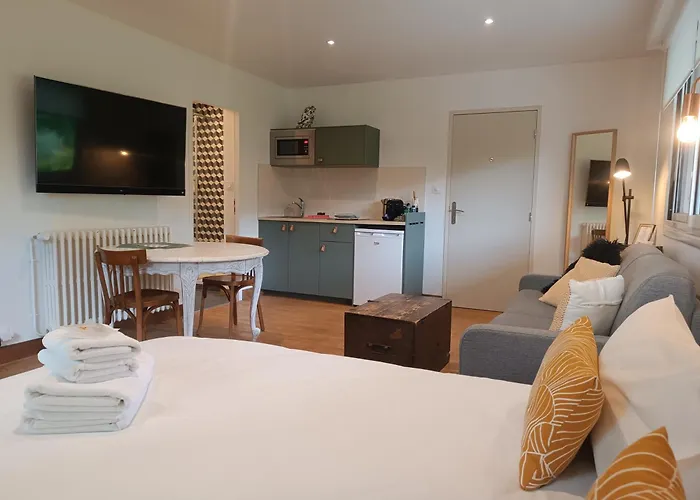 Le Jardin De Moulis, Et Table D'hotes, Saint Girons, Ariege, Pyrenees, Bed & Breakfast