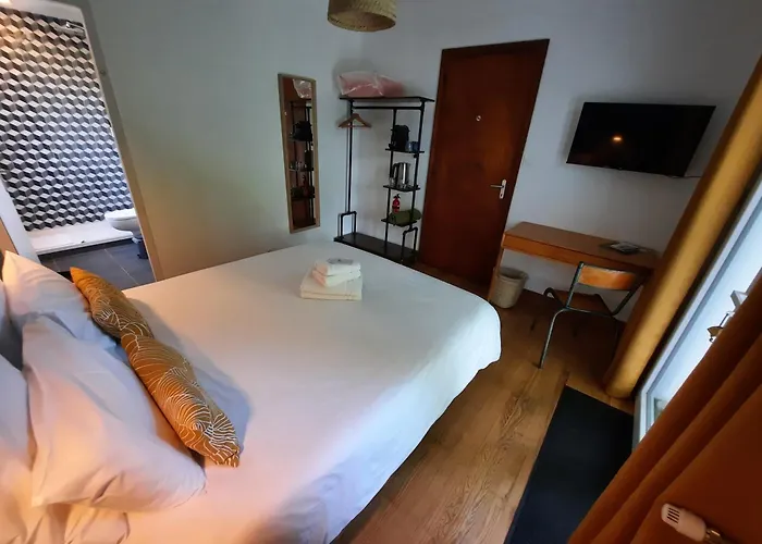 Bed & Breakfast Le Jardin De Moulis, Et Table D'hotes, Saint Girons, Ariege, Pyrenees,