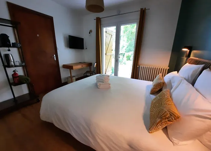 Le Jardin De Moulis, Et Table D'hotes, Saint Girons, Ariege, Pyrenees, 3* Moulis