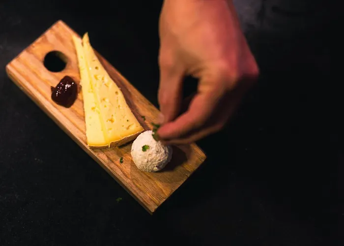 Le Jardin De Moulis, Et Table D'hotes, Saint Girons, Ariege, Pyrenees, Bed & Breakfast 3*